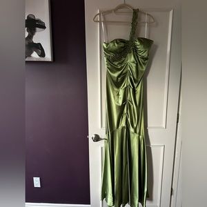 Gown/ dress